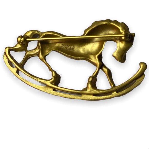 Vintage gold tone rocking horse pin, marked P & E - Picture 3 of 3